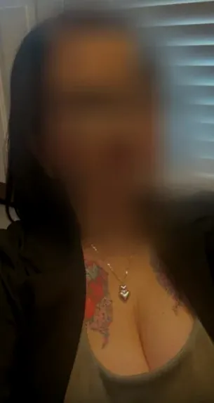Andrea, 39