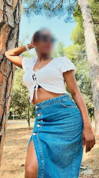 Andrea, 37