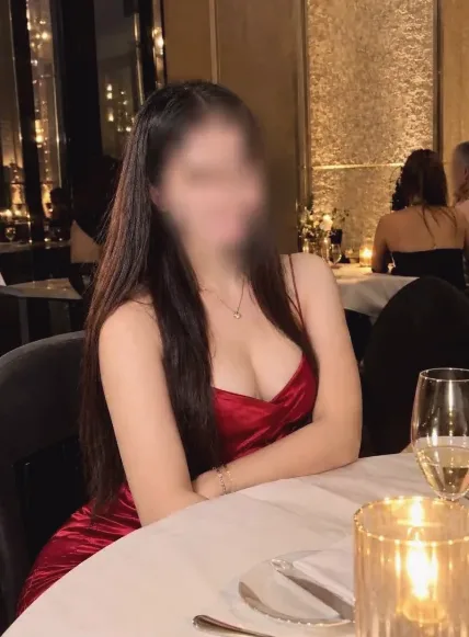Bettina, 30