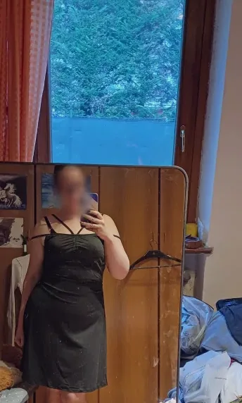 Eva, 27