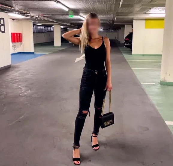 Katrin, 21