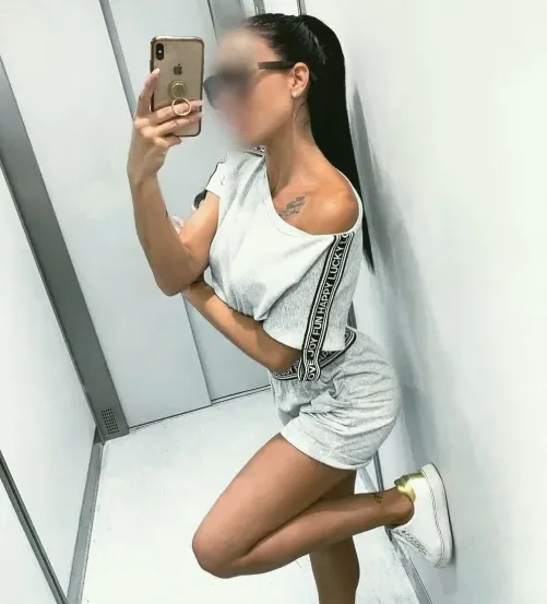 Laura, 34