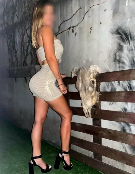 Melanie, 32