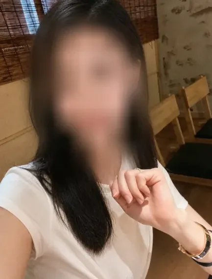 Nora, 35