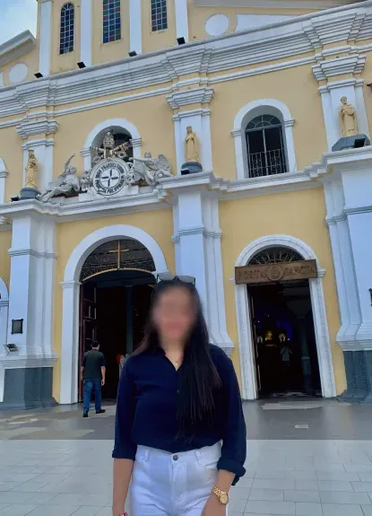 Sabine, 24