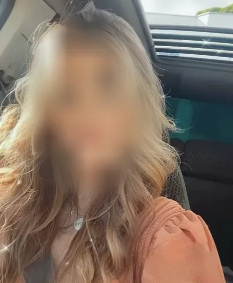 Simone, 28