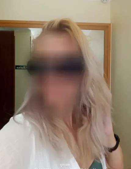 Sabrina, 39
